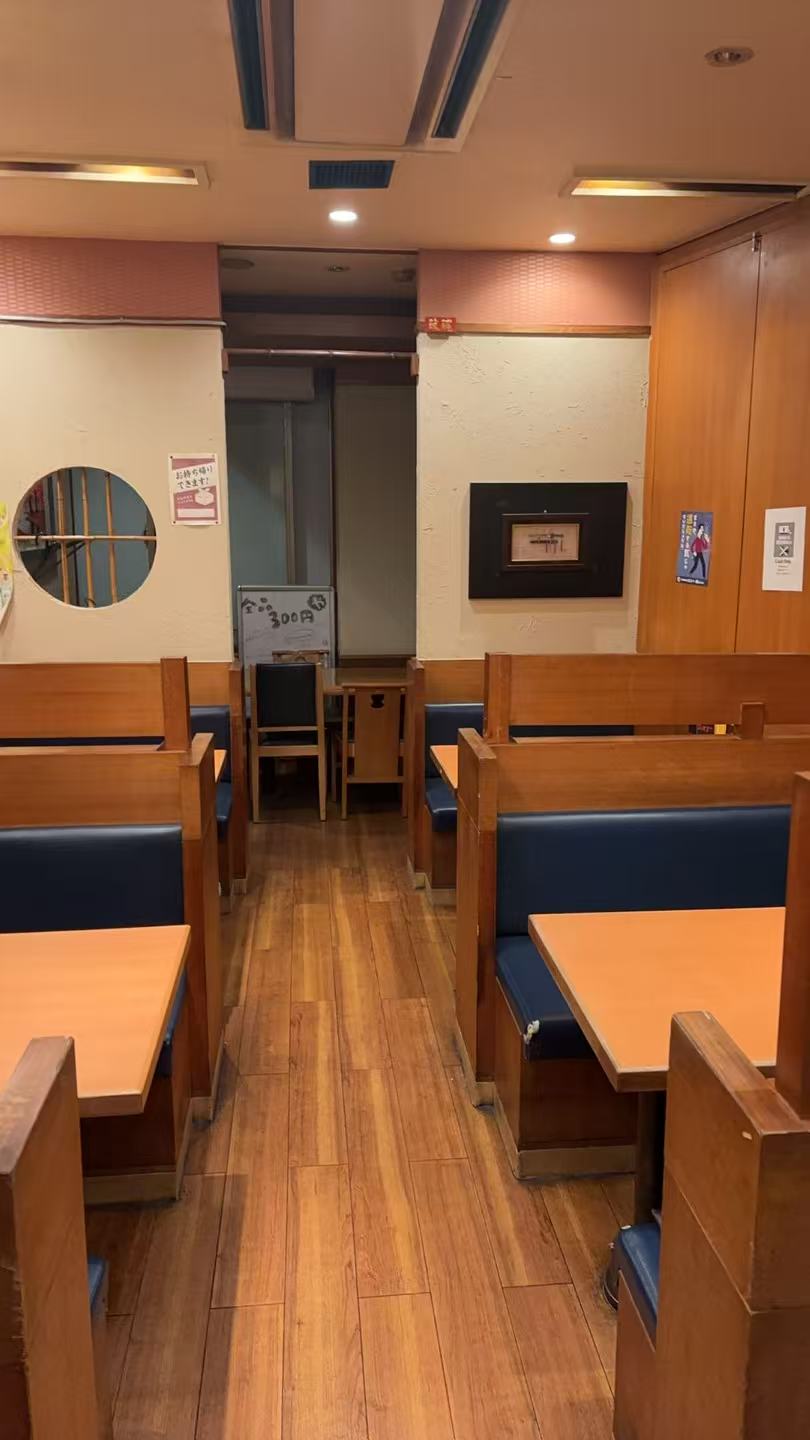 仲間との食事や宴会にも使いやすい広々とした空間
